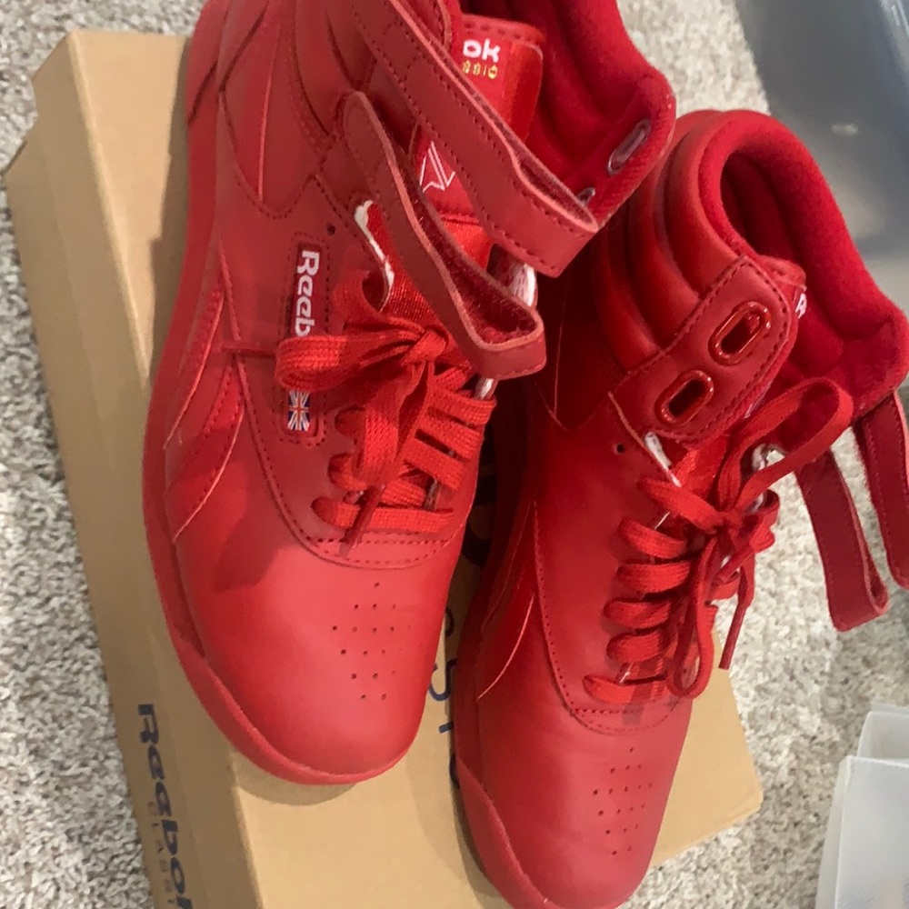 High spirit Reebok in red size 6.5